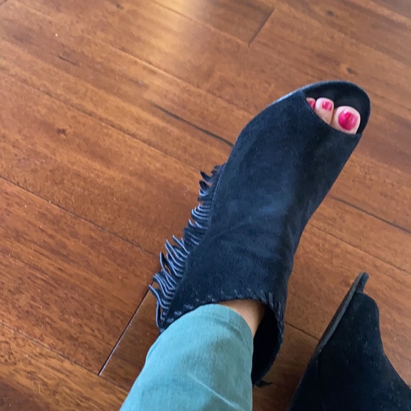 Vince Camuto peep toe suede booties - Picture 4 of 4